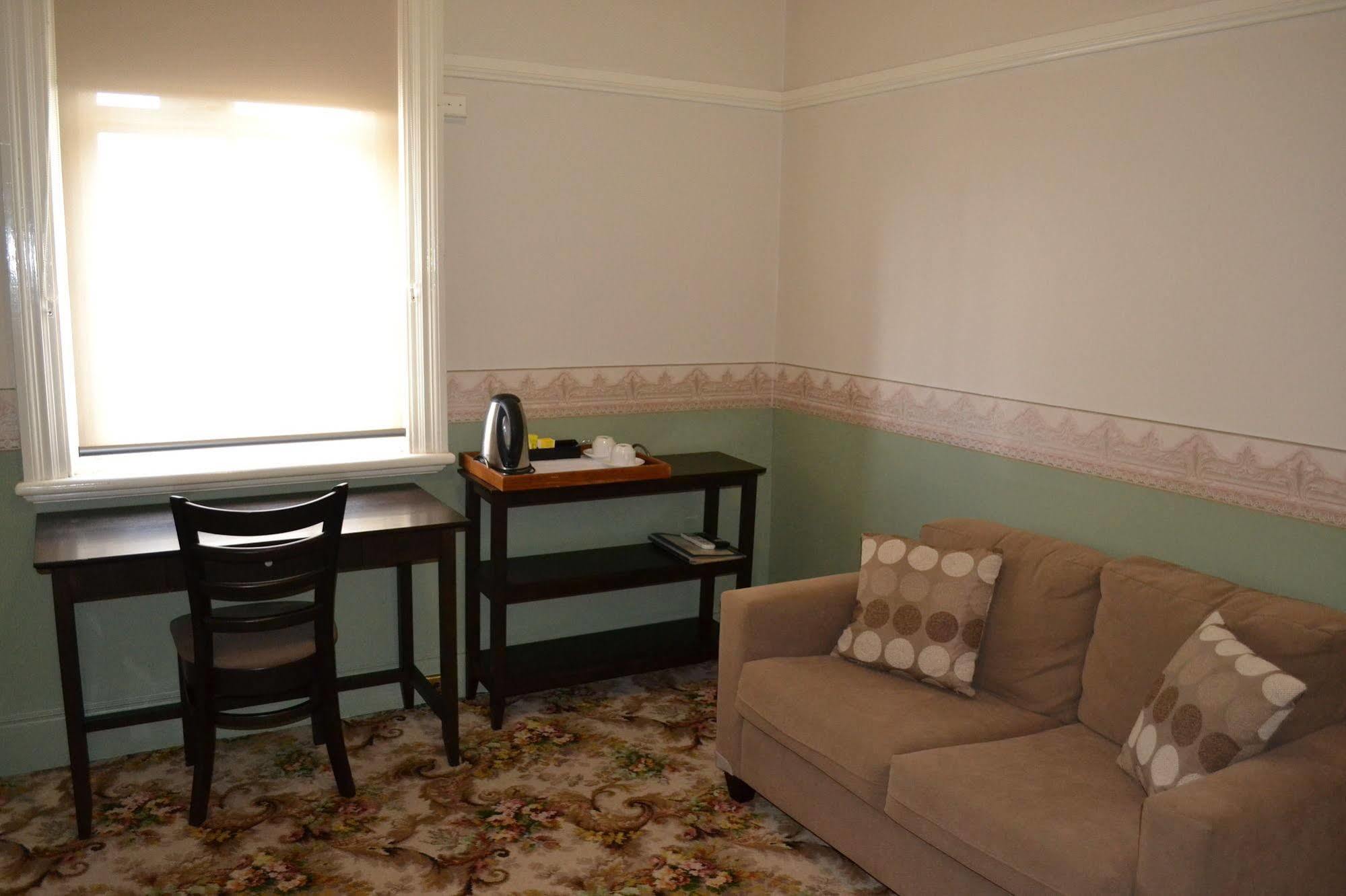 Leeton Hydro Hotel מראה חיצוני תמונה